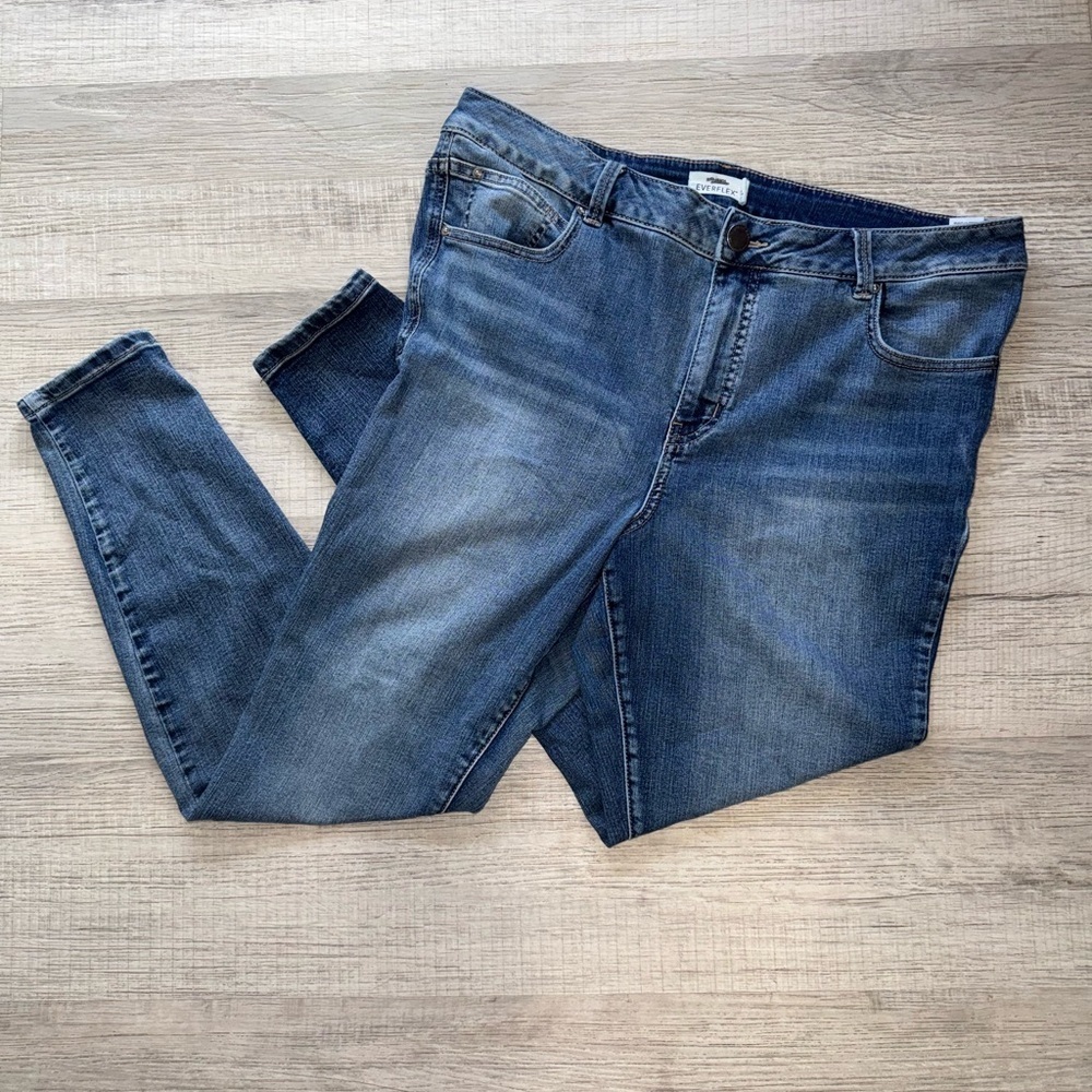 Maurices  everflex m.jeans super skinny high rise Curvy blue jeans size 12